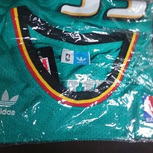 NIB NBA Detroit Pistons Jersey #33 Hill XXL